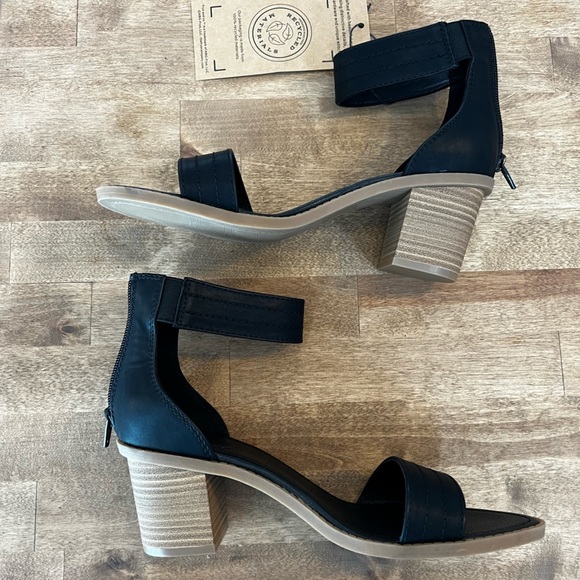 NWT Women’s Frye and Co. Zaki Heeled Ankle Strap Vegan Leather Sandals Size 9 - Picture 4 of 5